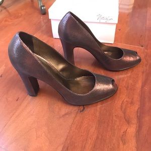 NIB NATURALIZER HIGH HEELS, BRONZE, SIZE 10M